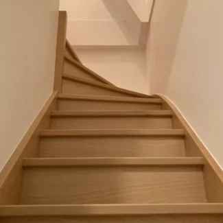 Réalisation De Souza Combles - Pose d'escalier