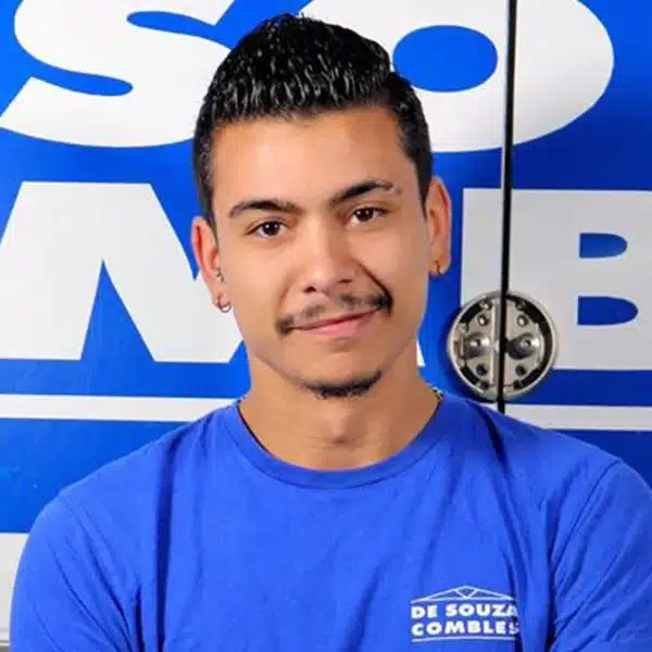 Tiago – Ouvrier Qualifié de la société De Souza Combles Tiago - Ouvrier Qualifié de la société De Souza Combles