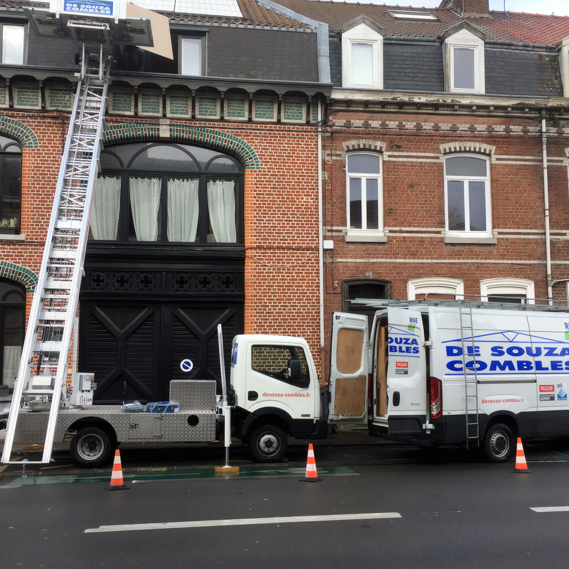 Chantier géré par l'extérieur d'une maison - Aménagement de combles
