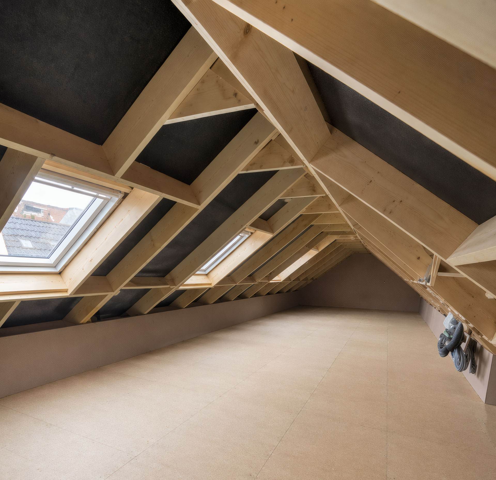 Transformation de charpente et plancher en bois - Réalisation De Souza Combles